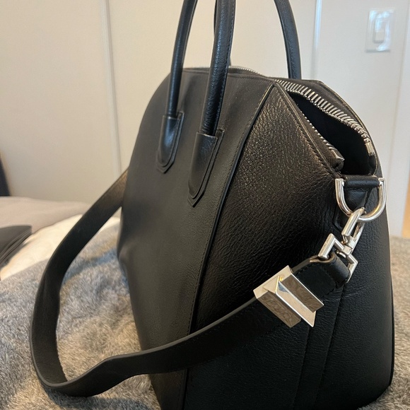 Givenchy Antigona Handbag - Picture 5 of 6
